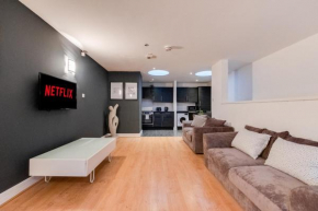 Entire Penthouse, Free Parking, Centre City View, 2 Bed 2 Bath